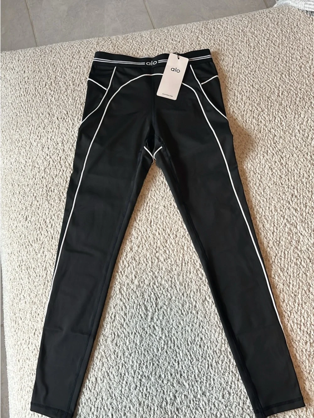 ALO Yoga Black with White Piping Leggings & Sports Bra Set - Picture 5 of 8